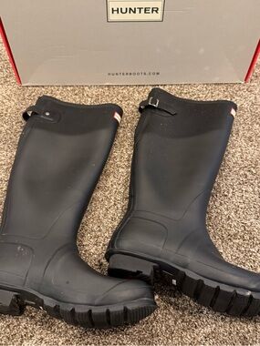 Hunter Matte Black Tall Rain Boots - Wide Calf Adjustable back.  Size US 9